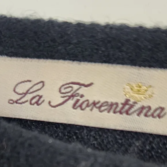 La Fiorentina Light Knitted Poncho with Pearl Trim Border.one size .New conditi